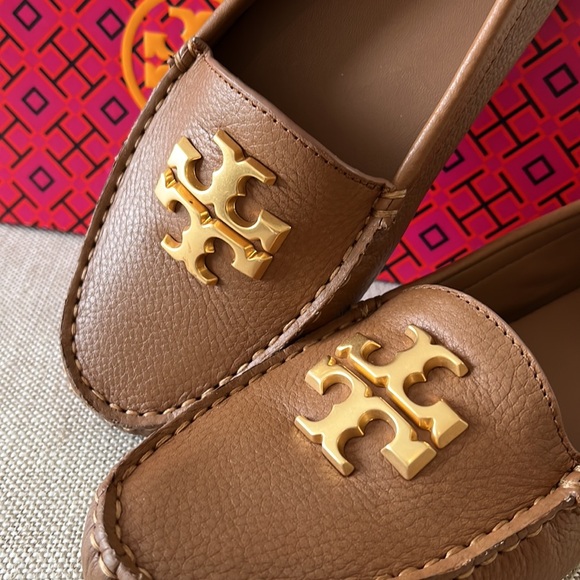 Tory Burch Everly Driver Leather Loafer Shoe Brand New Size 8 Tan Brass NWT - Picture 7 of 15